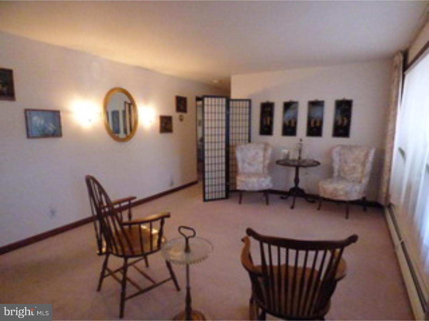 1275 Thomson Road Roslyn, PA 19001 - Photo 4 of 25 Living Room
