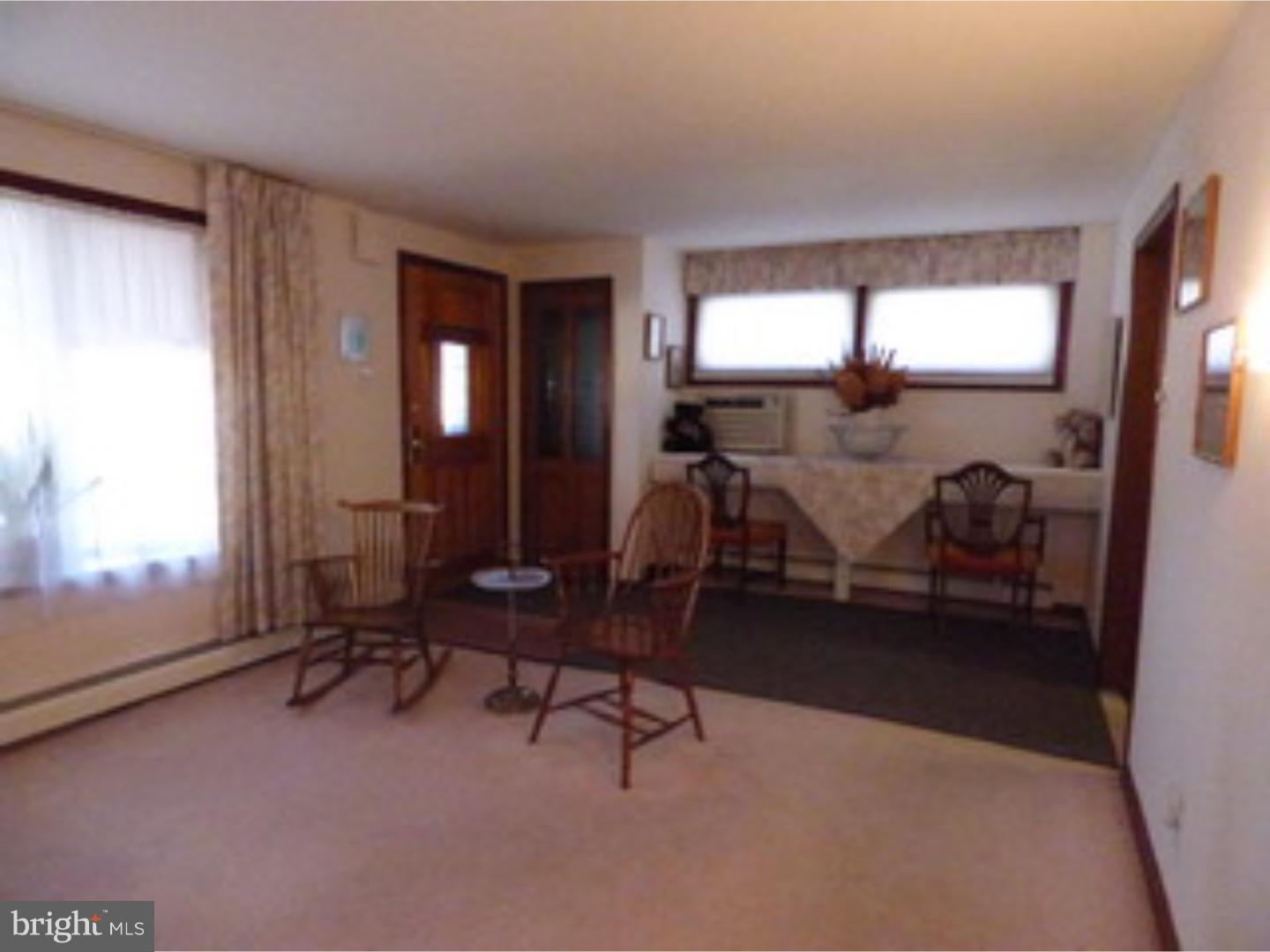 1275 Thomson Road Roslyn, PA 19001 - Photo 5 of 25 Living Room