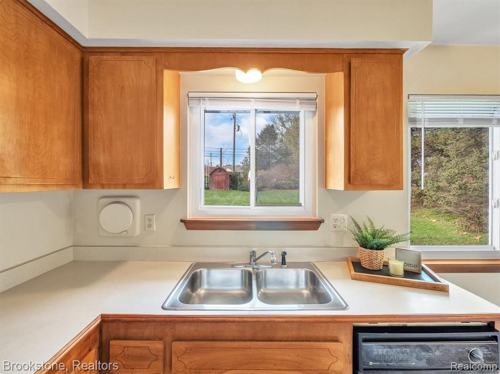 2960 York Road Rochester Hills, MI 48309 - Photo 7 of 24