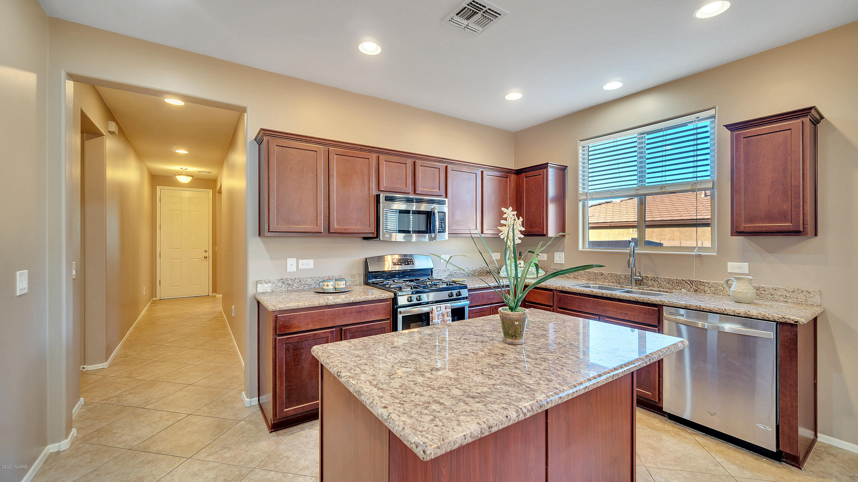 39049 South Running Roses Lane Tucson, AZ 85739 - Photo 4 of 33