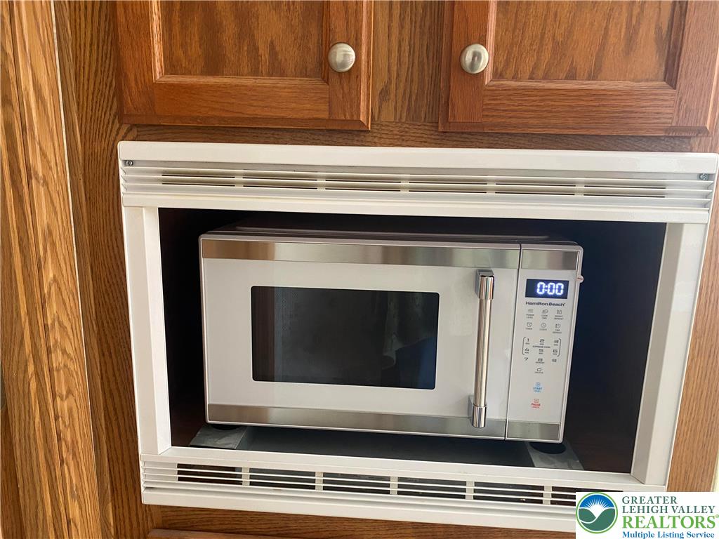 82 Pheasant Drive Kutztown, PA 19530 - Photo 13 of 32 a close view of fireplace