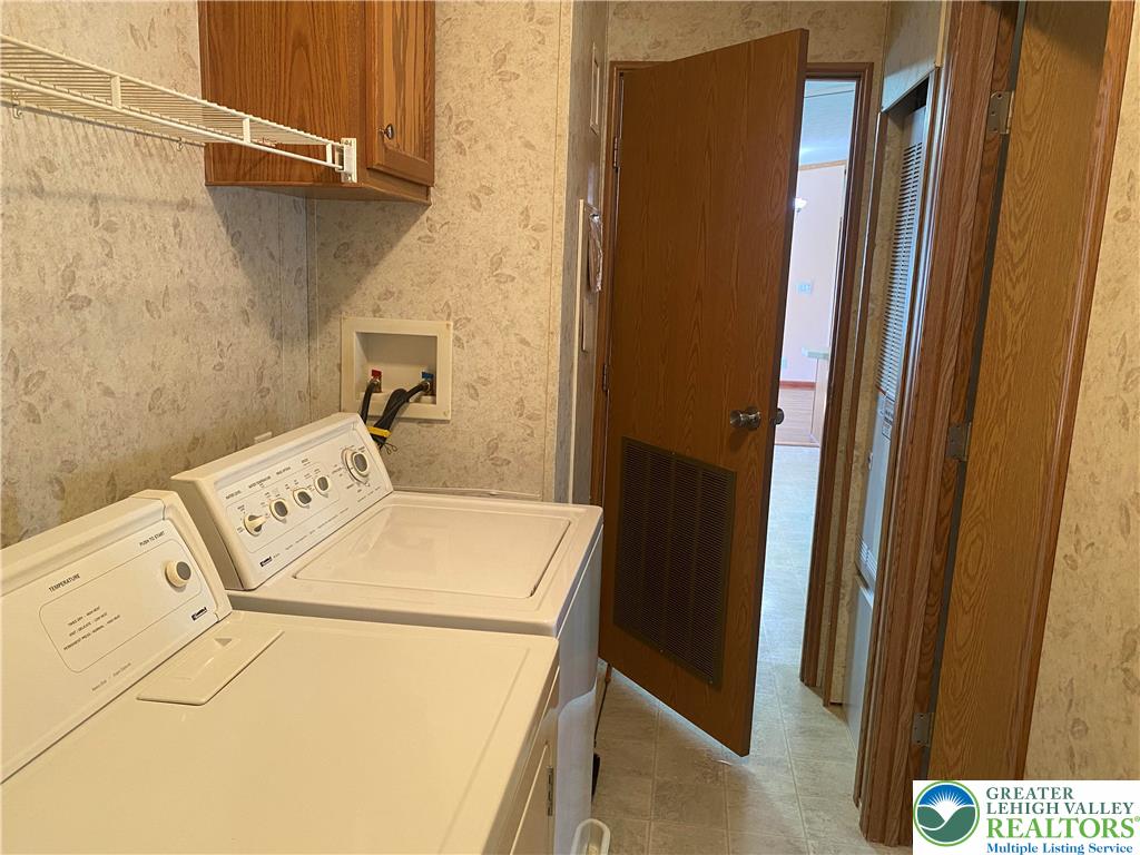 82 Pheasant Drive Kutztown, PA 19530 - Photo 16 of 32 a utility room with dryer and washer