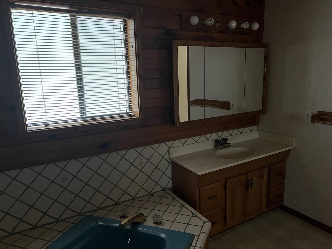 6818 Wilson Hill Road Shingletown, CA 96088 - Photo 36 of 49 BATHROOM 2B