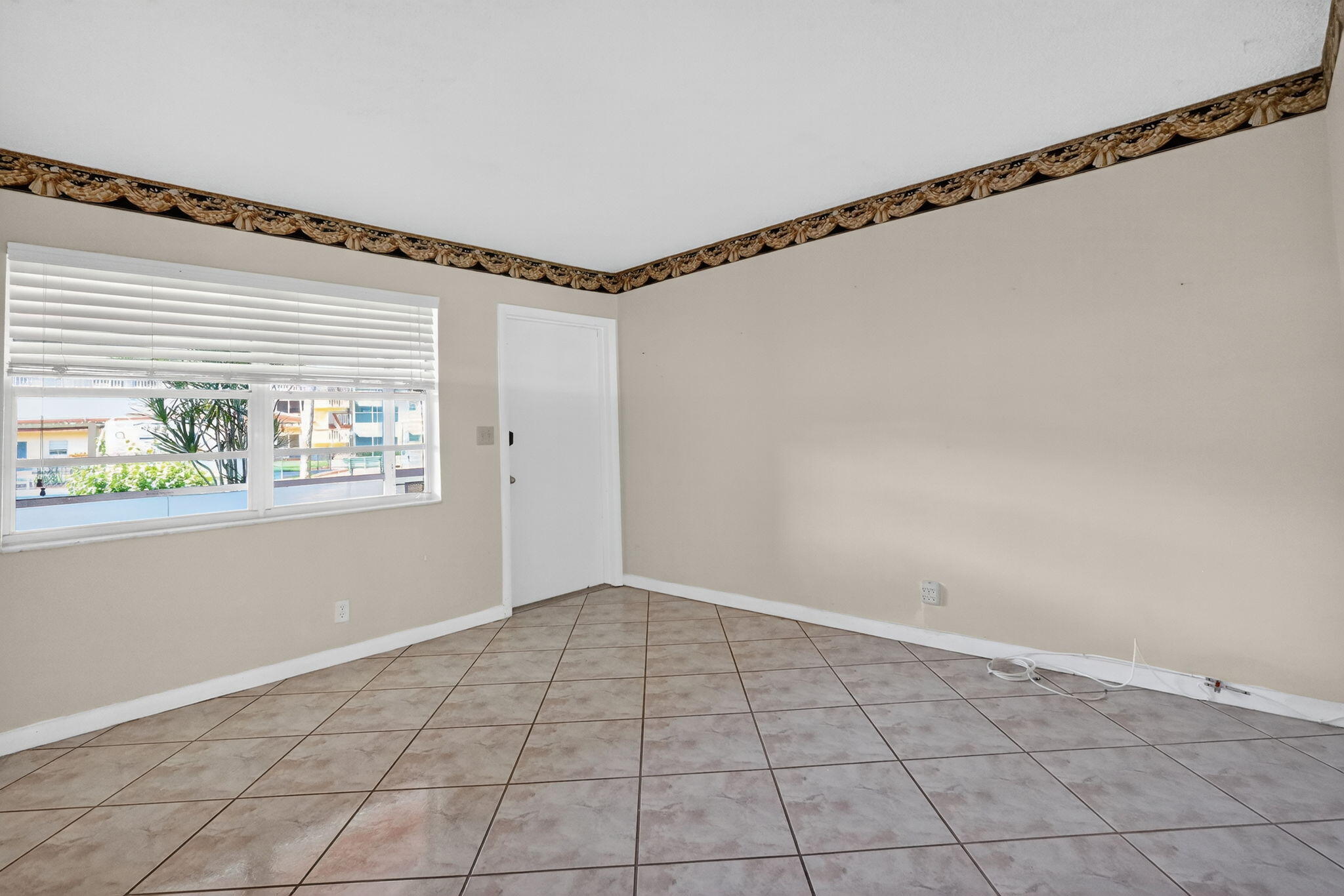 5300 Washington Street, Unit J116 Hollywood, FL 33021 - Photo 22 of 36 a view of an empty room
