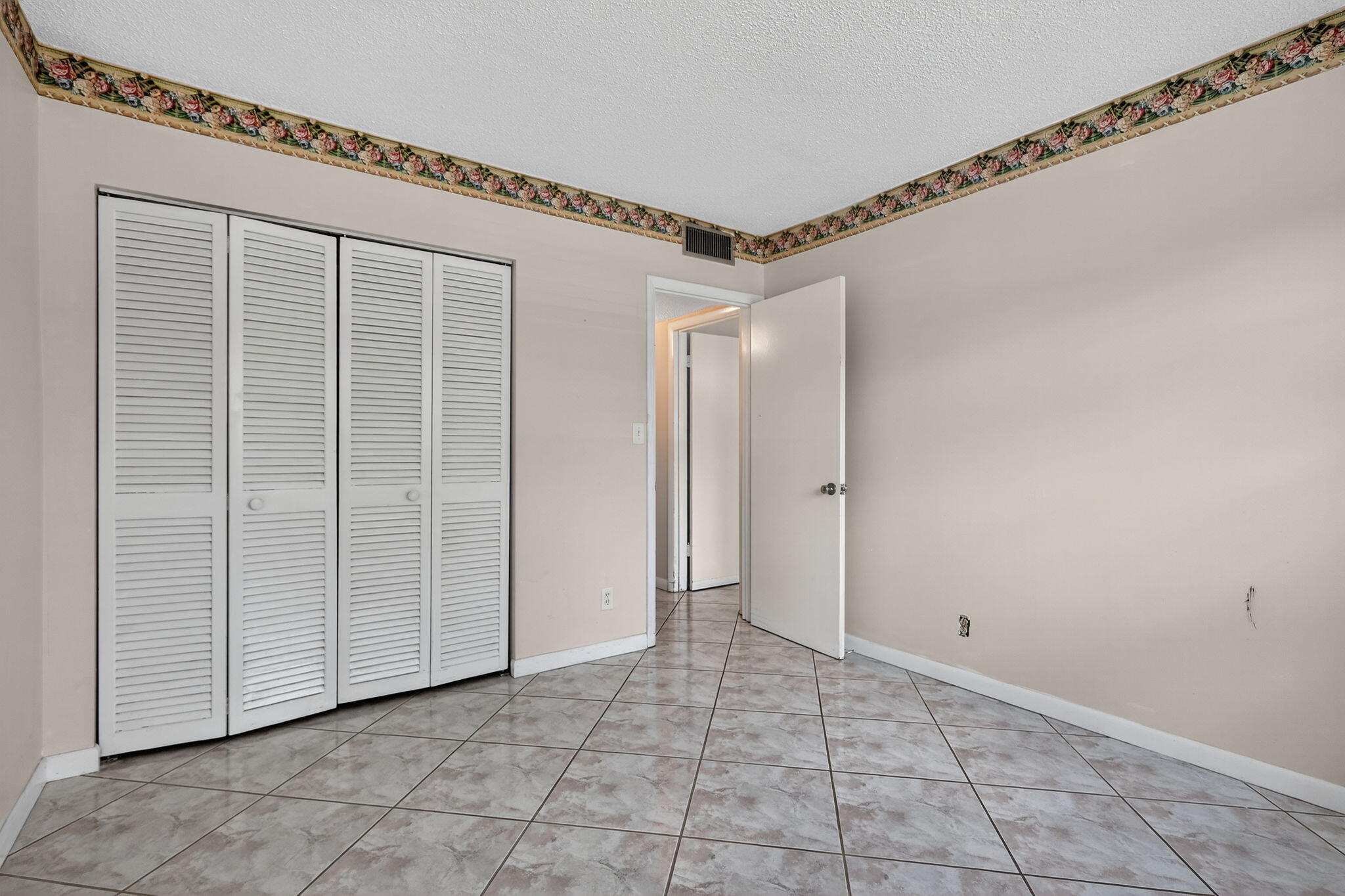 5300 Washington Street, Unit J116 Hollywood, FL 33021 - Photo 27 of 36 a view of an empty room