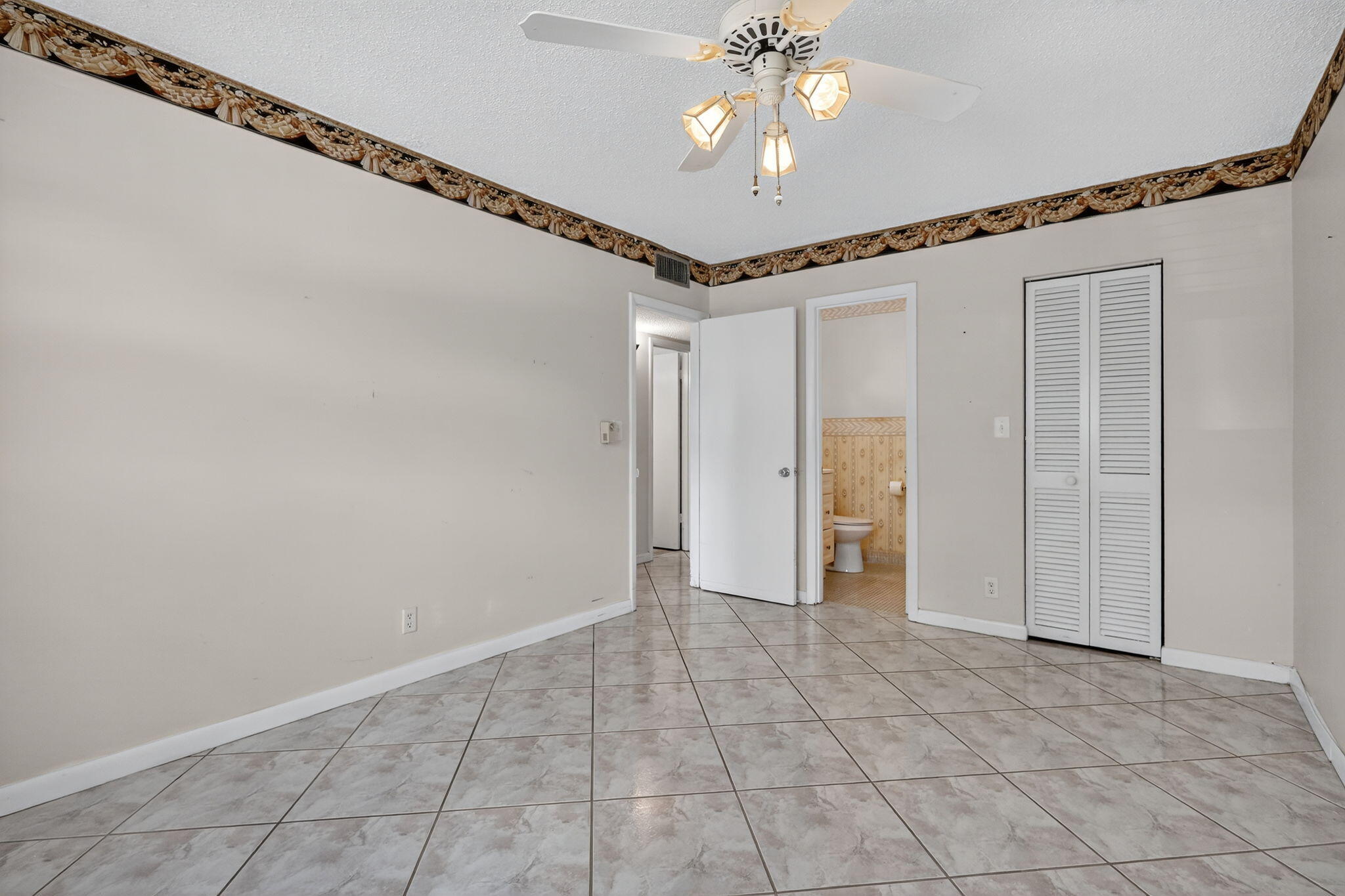 5300 Washington Street, Unit J116 Hollywood, FL 33021 - Photo 29 of 36 a view of an empty room