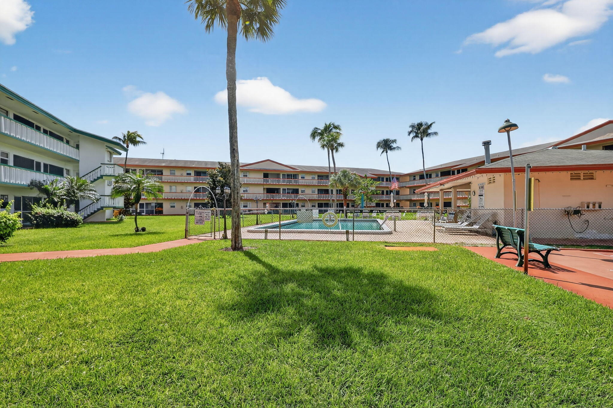 5300 Washington Street, Unit J116 Hollywood, FL 33021 - Photo 33 of 36 a view of a big yard with palm trees