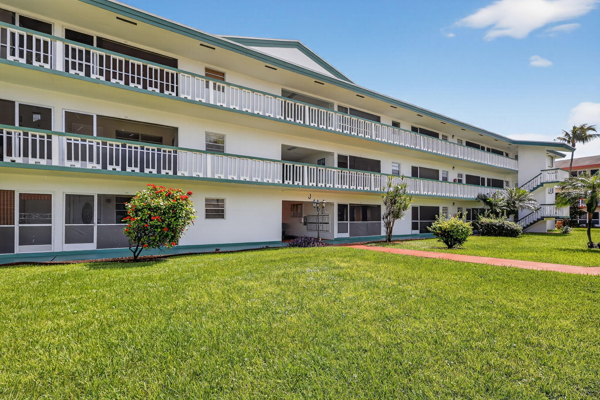 5300 Washington Street, Unit J116 Hollywood, FL 33021 - Photo 7 of 36 a large building with a swimming pool in front of it