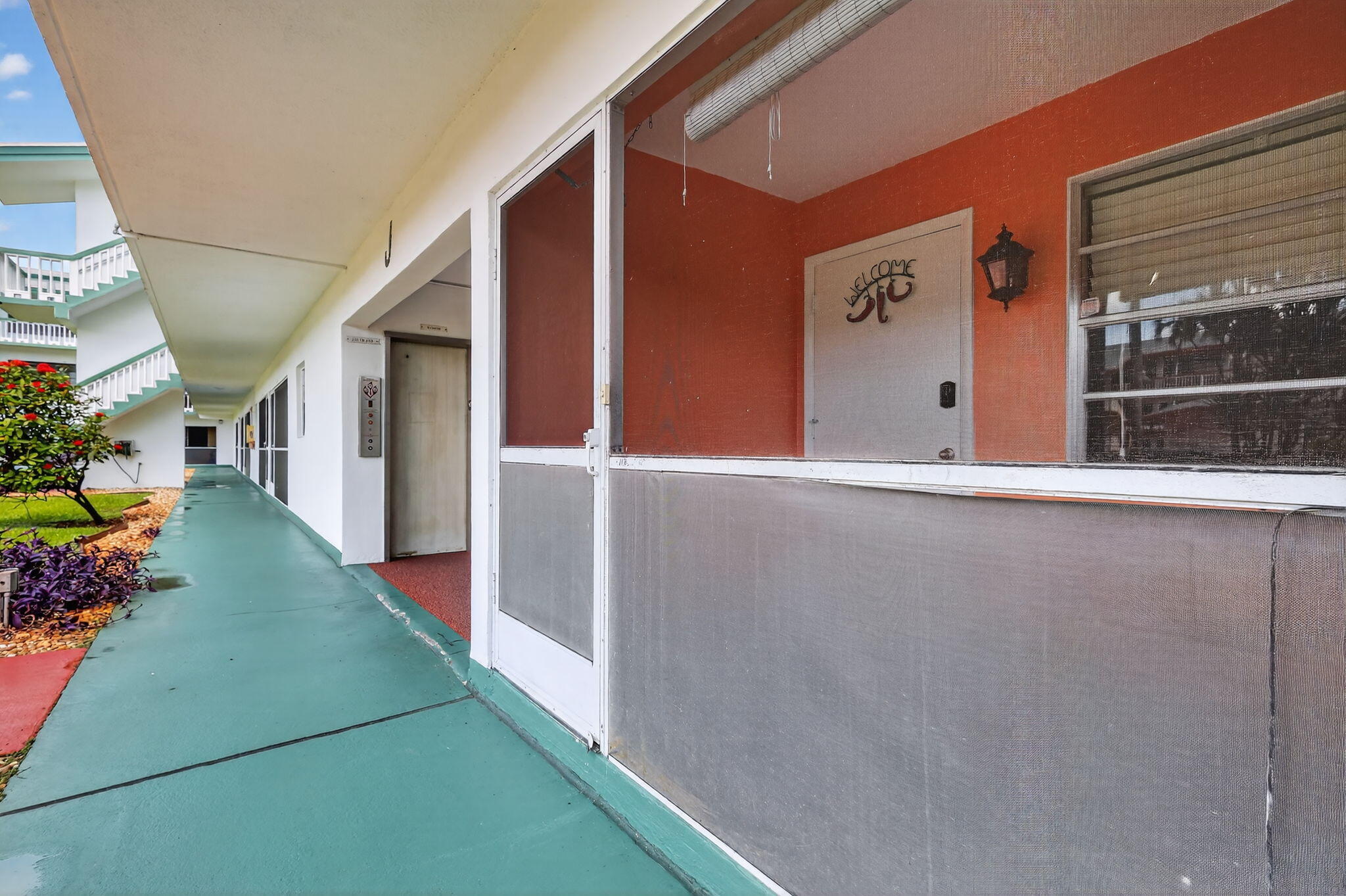 5300 Washington Street, Unit J116 Hollywood, FL 33021 - Photo 10 of 36 a view of an outdoor space