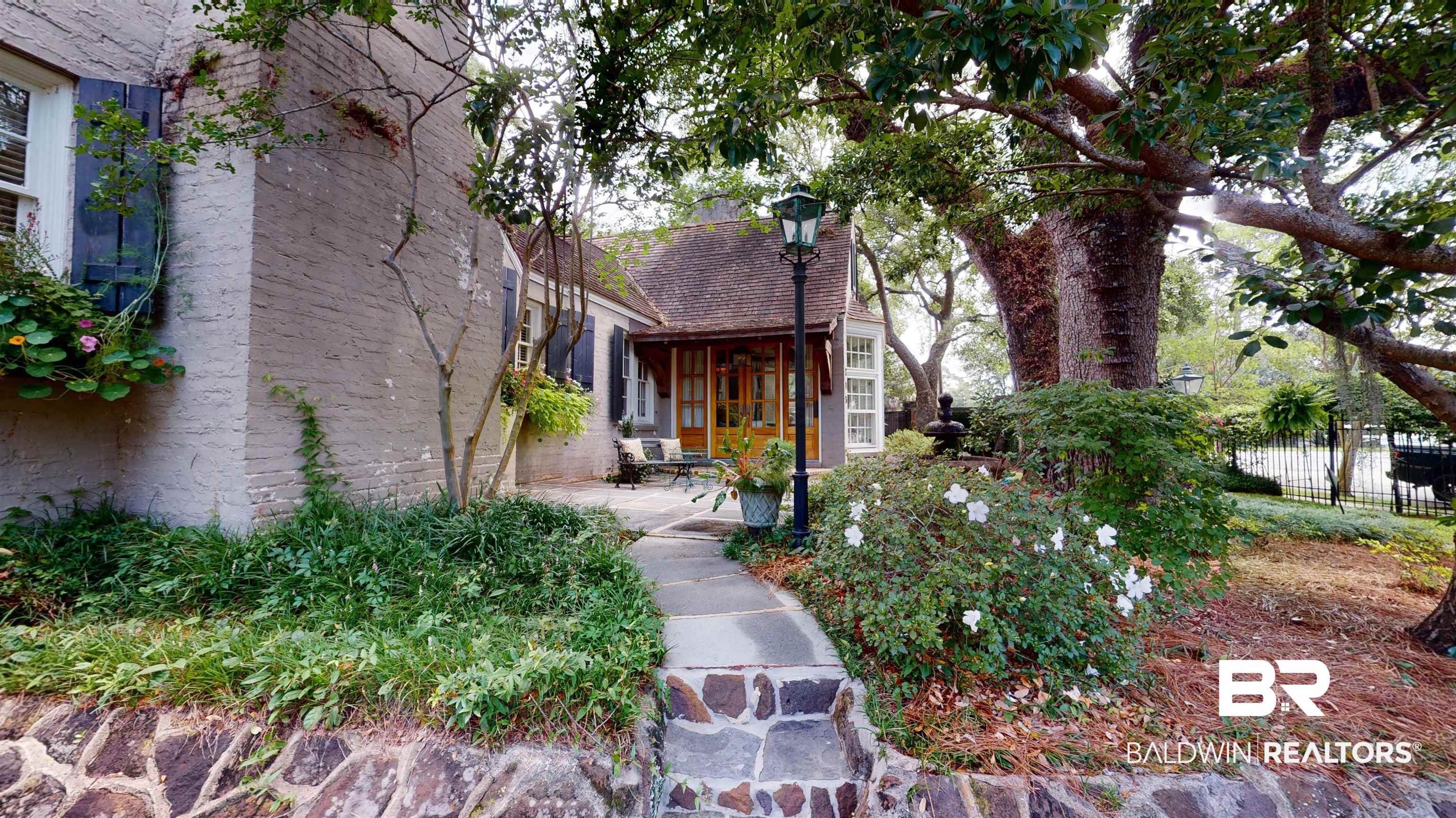 215 Woodlands Avenue Mobile, AL 36607 - Photo 3 of 34
