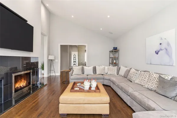 $2,599,000 | 50 Tall Oak Crescent, Syosset, NY 11791