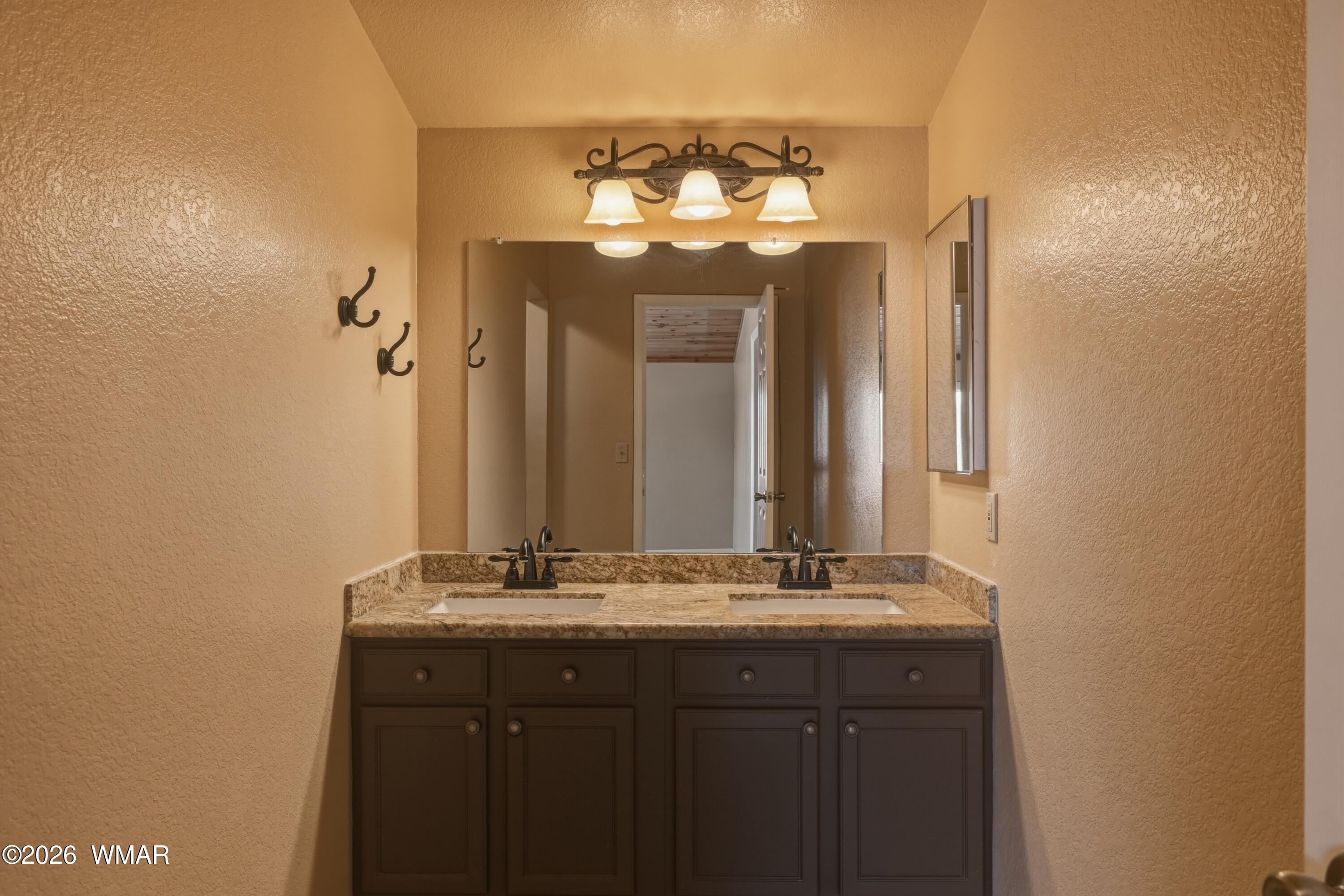 1276 Lone Pine Dam Road Show Low, AZ 85901 - Photo 21 of 50 Primary Up Bath