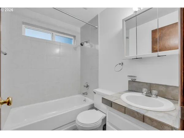 $380,000 | 211 Southwest Royal Court, Gresham, OR 97030