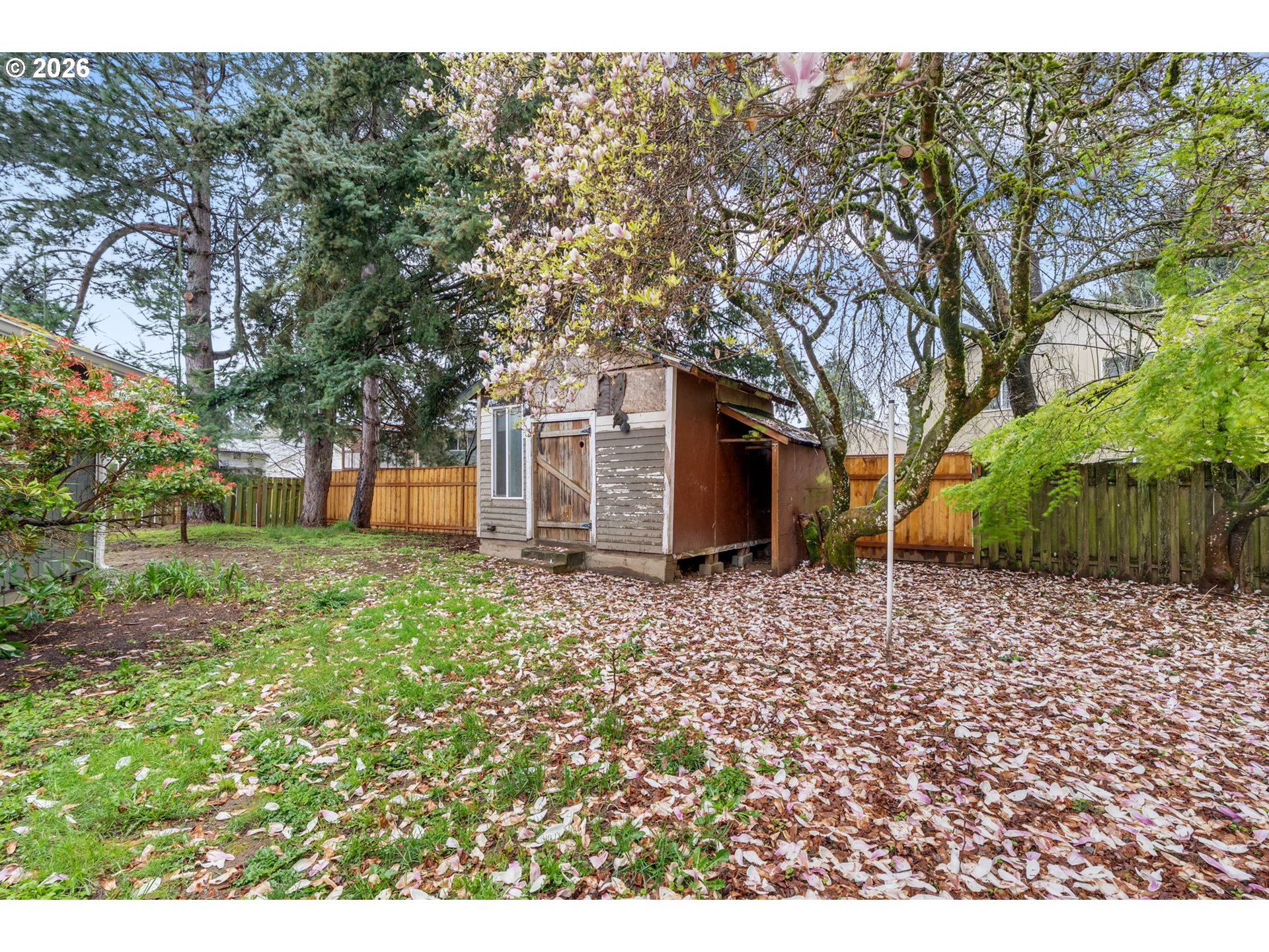 211 Southwest Royal Court Gresham, OR 97030 - Photo 33 of 37 a backyard of a house with lots of green space