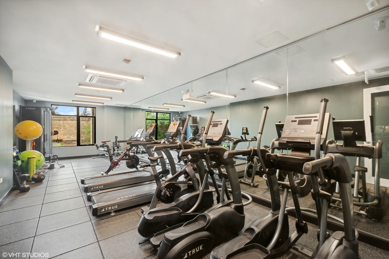 1701 West Webster Avenue, Unit 204 Chicago, IL 60614 - Photo 21 of 24