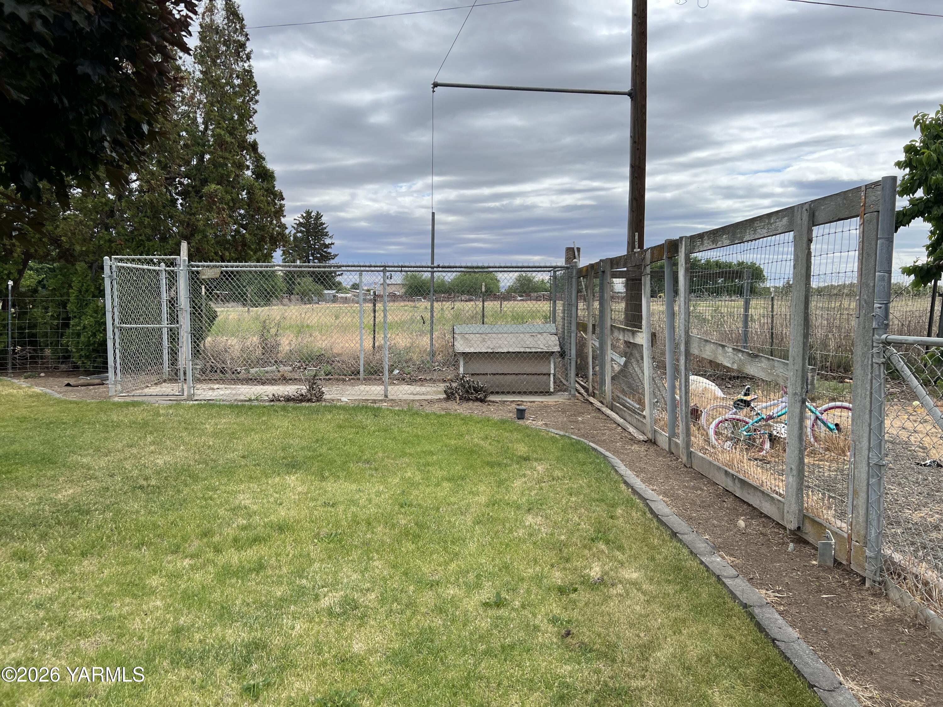 2091 Ashue Road Wapato, WA 98951 - Photo 25 of 27 IMG_2249