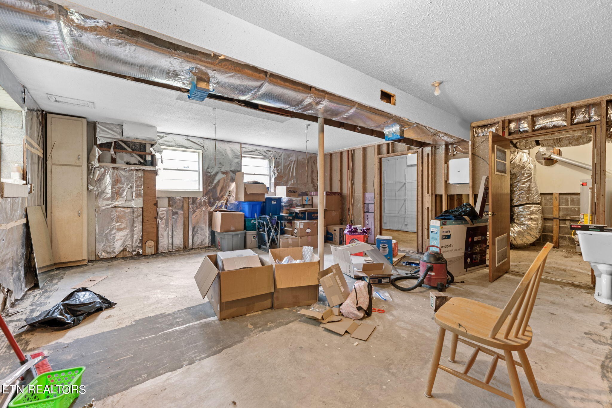 109 Venus Road Oak Ridge, TN 37830 - Photo 25 of 32 a living room with furniture and a floor to ceiling window