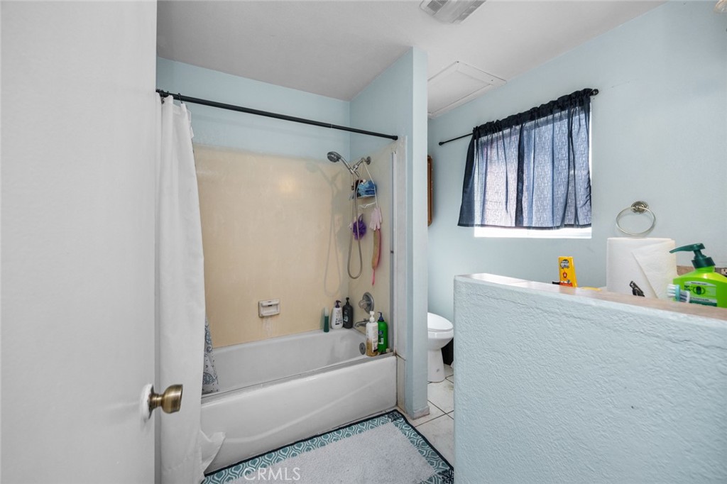 18629 Orange Street Hesperia, CA 92345 - Photo 19 of 46 a bathroom with a tub a sink and a window