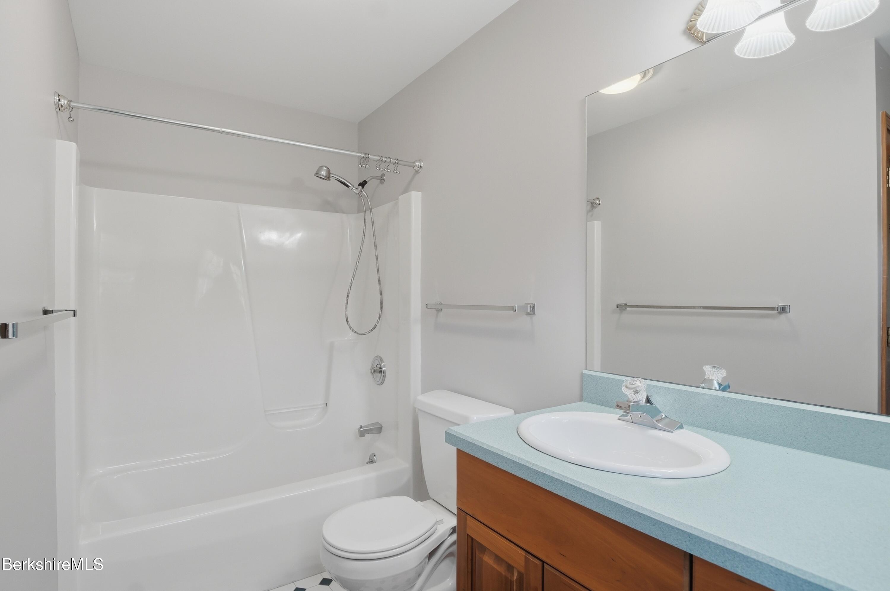 36 Meadow Ridge Drive Pittsfield, MA 01201 - Photo 37 of 54 dsc08586
