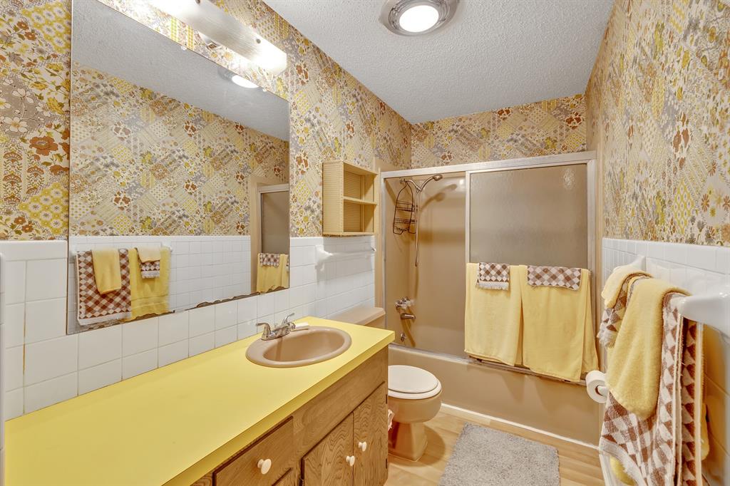 1368 County Road 2206 Rusk, TX 75785 - Photo 20 of 32 a bathroom with a sink toilet and shower