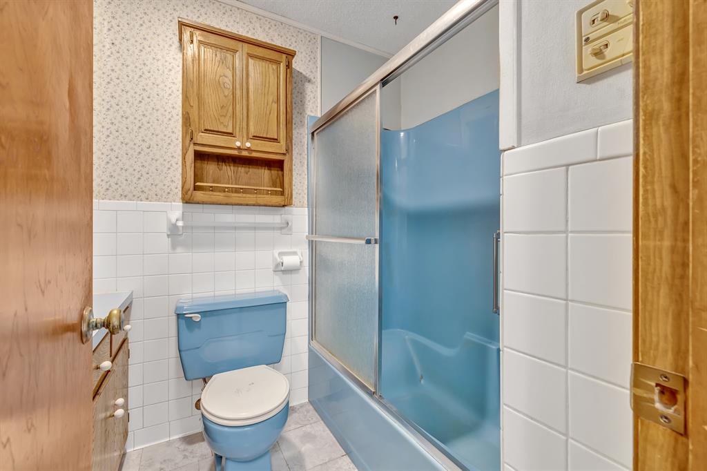 1368 County Road 2206 Rusk, TX 75785 - Photo 7 of 32 a bathroom with a toilet and a shower