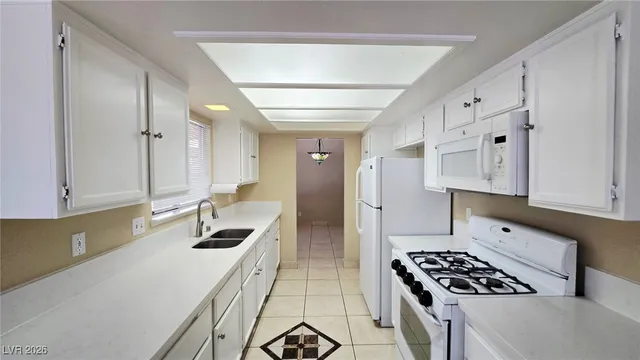 $2,195 | 9013 Quiet Cove Way, Las Vegas, NV 89117