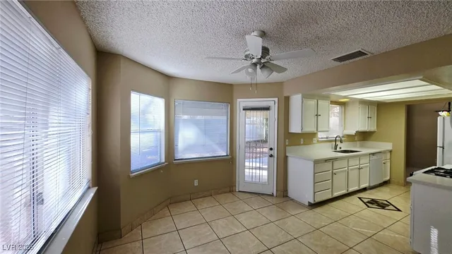 $2,195 | 9013 Quiet Cove Way, Las Vegas, NV 89117