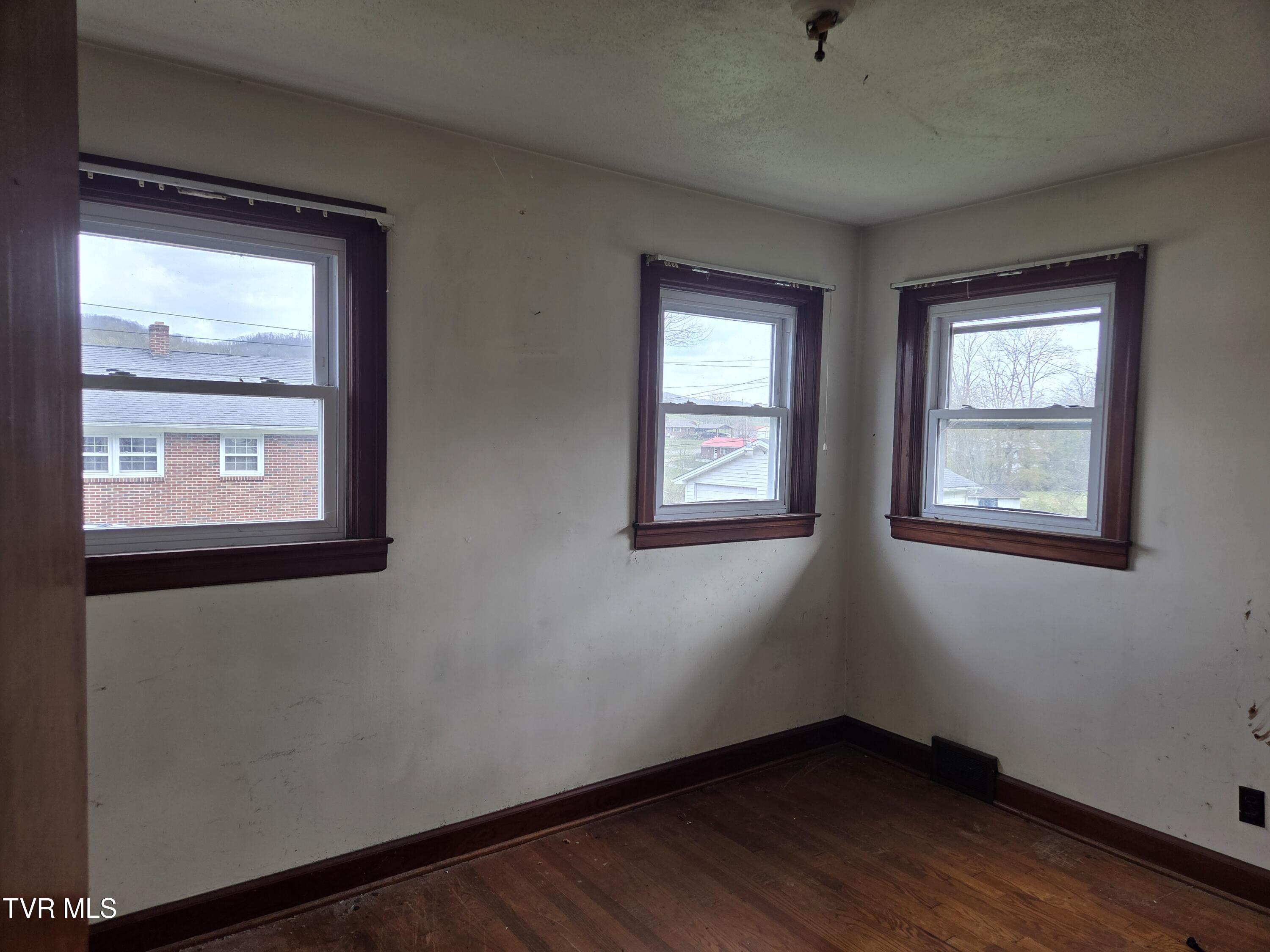 10189 Crescent Road Glade Spring, VA 24340 - Photo 19 of 28 *