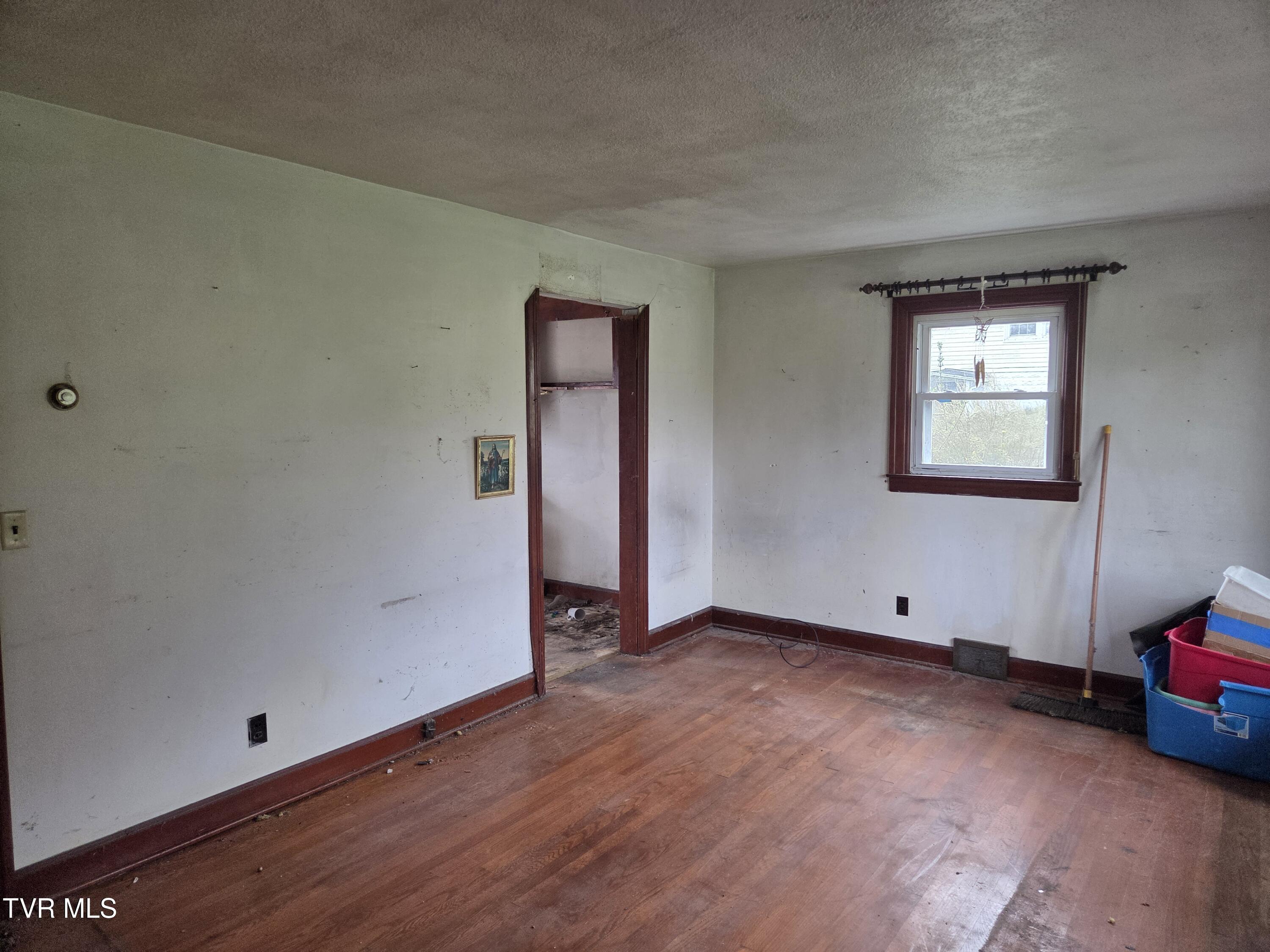 10189 Crescent Road Glade Spring, VA 24340 - Photo 3 of 28 *
