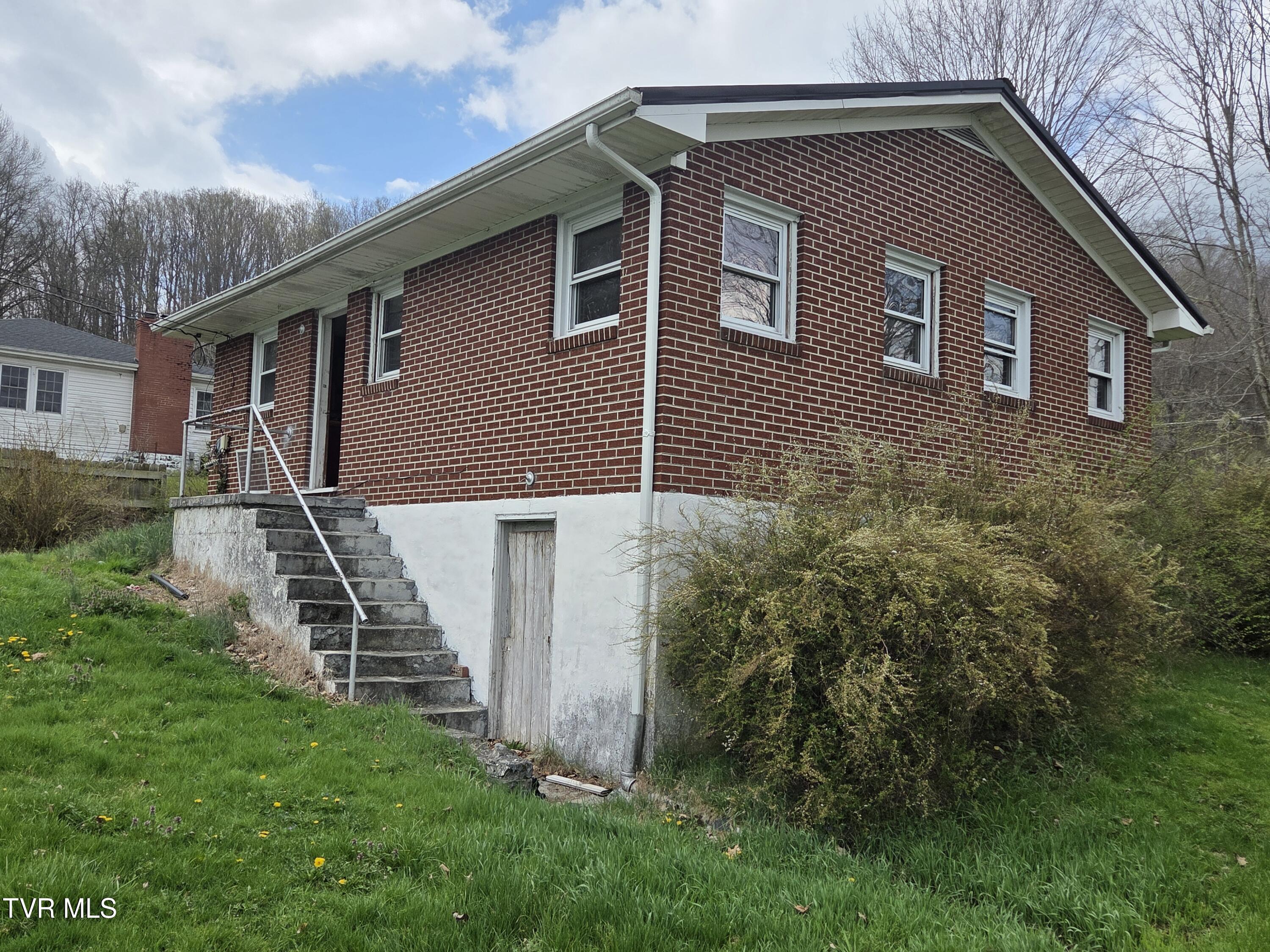 10189 Crescent Road Glade Spring, VA 24340 - Photo 8 of 28 *