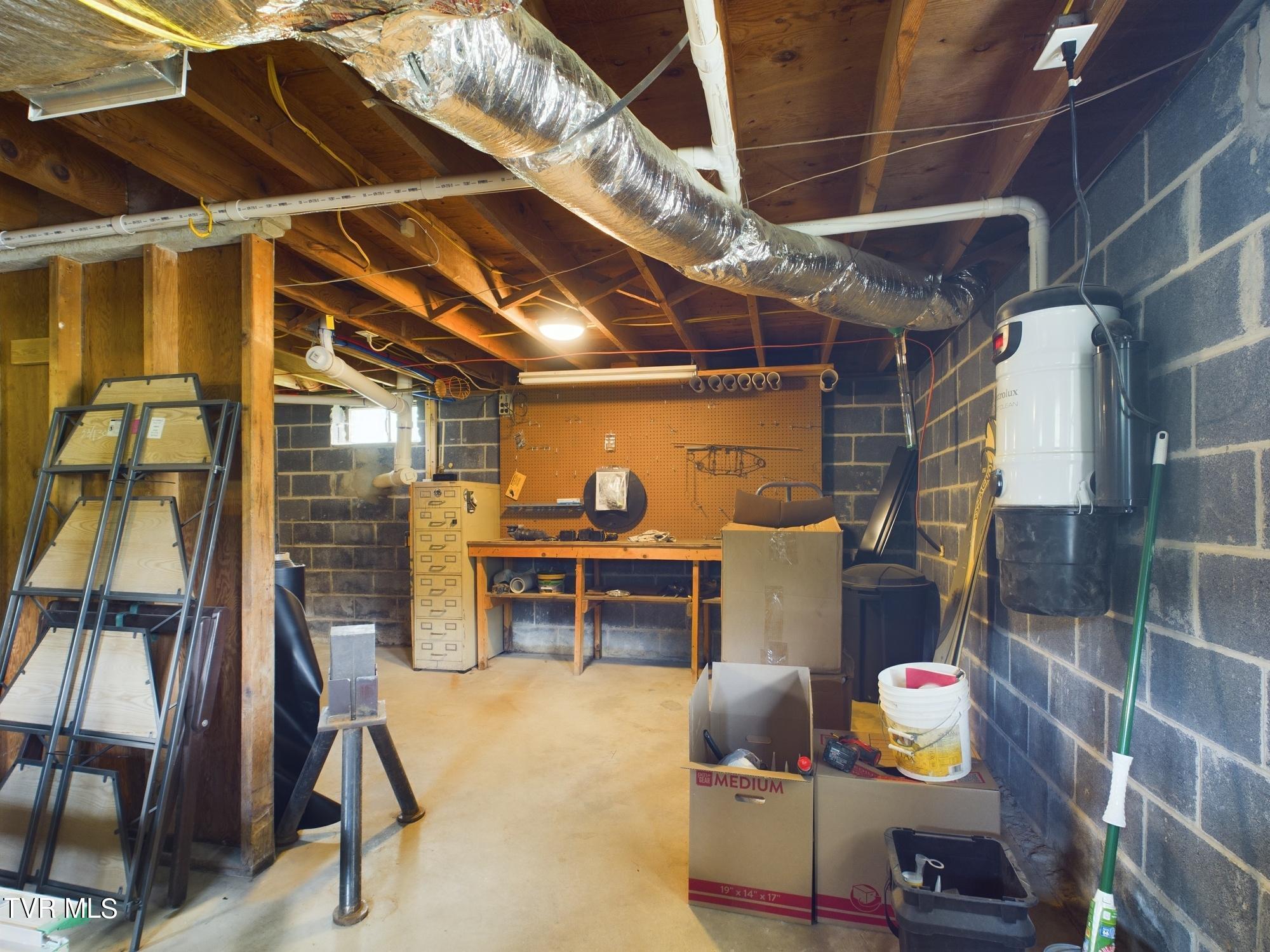 115 Edith Shelton Road Unicoi, TN 37692 - Photo 34 of 67 CAM03826G0-PR0005-STILL021