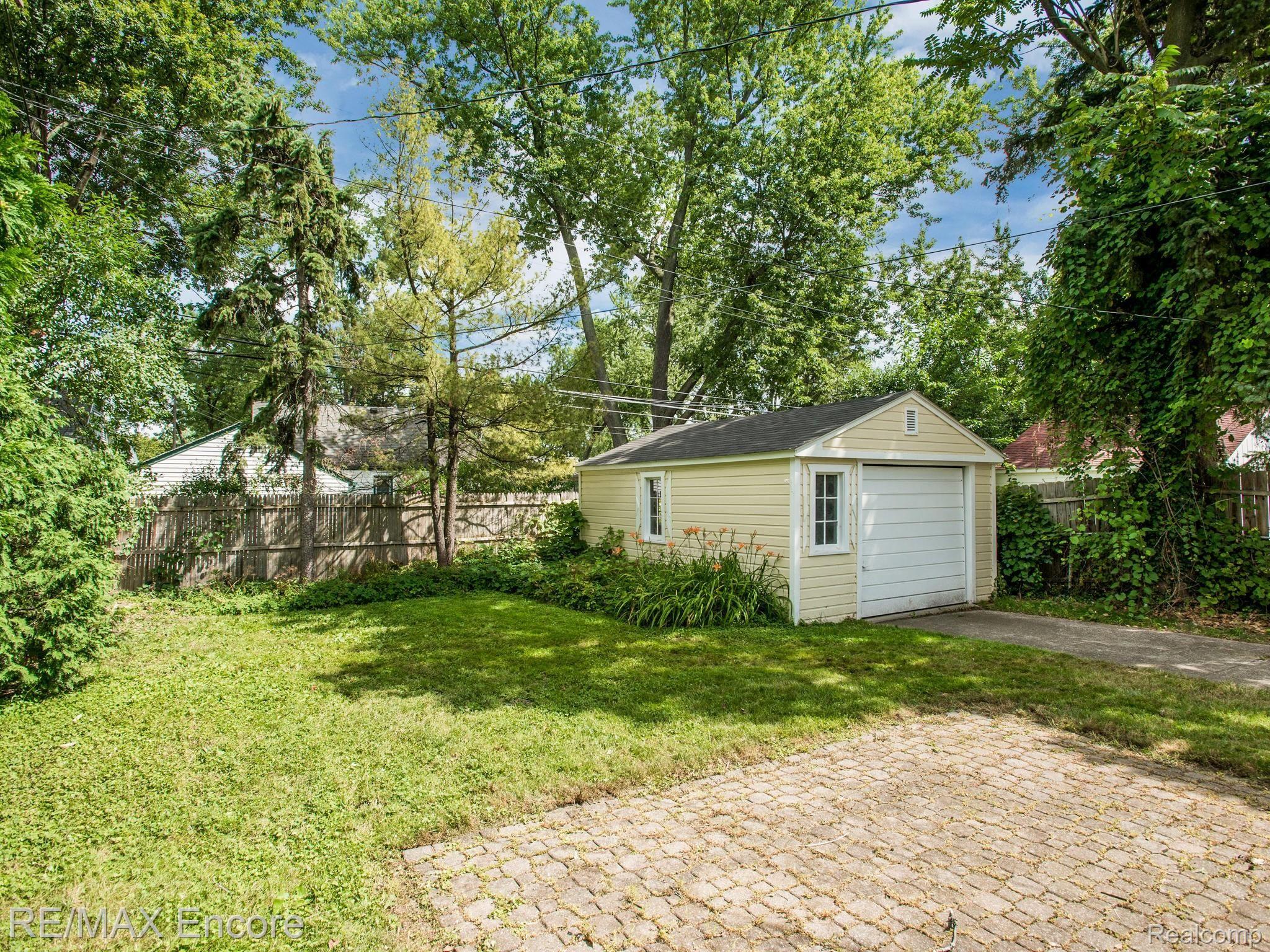 1628 Columbia Road Berkley, MI 48072 - Photo 3 of 15 1 Car Garage