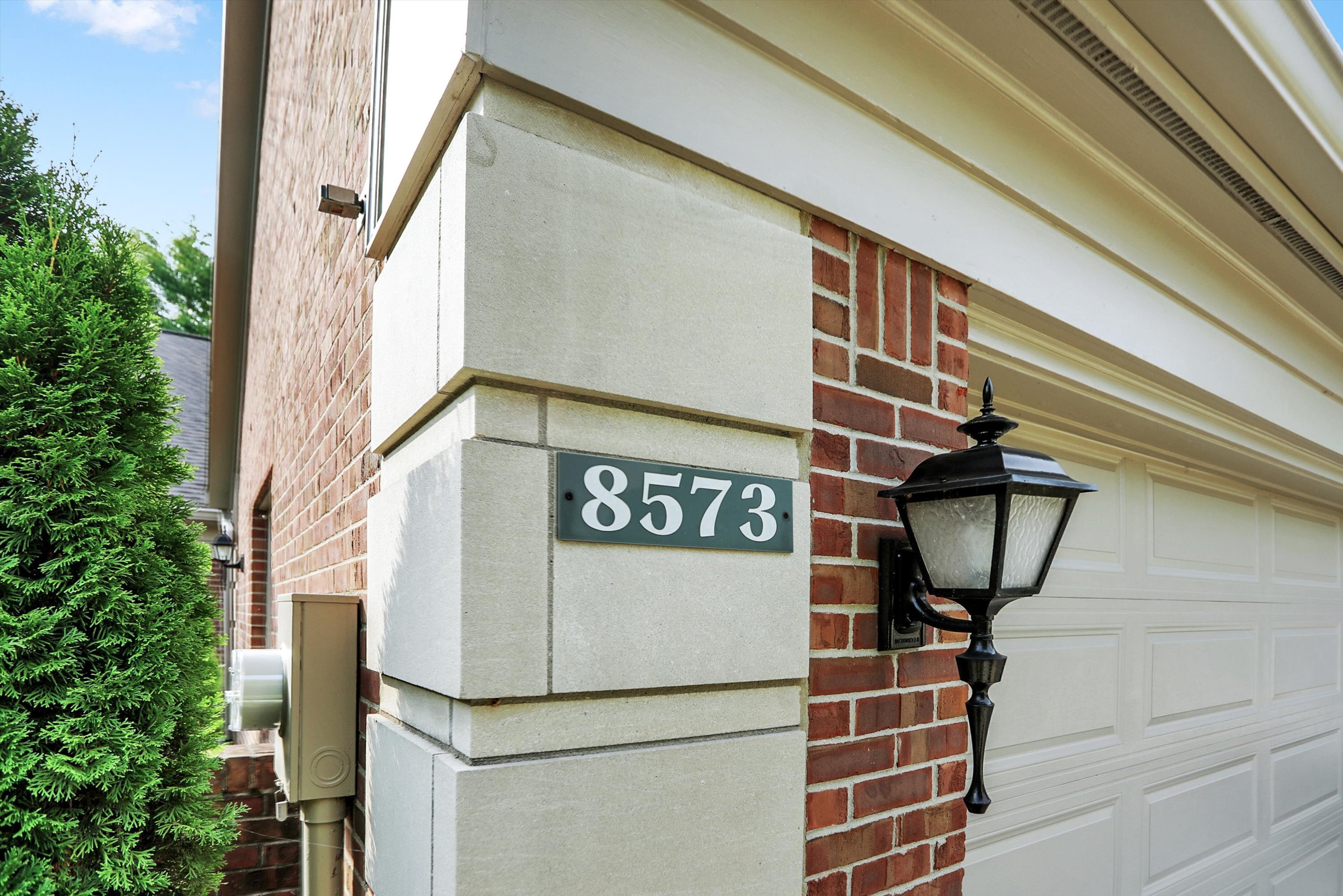 8573 Olde Mill Trace Indianapolis, IN 46260 - Photo 4 of 63