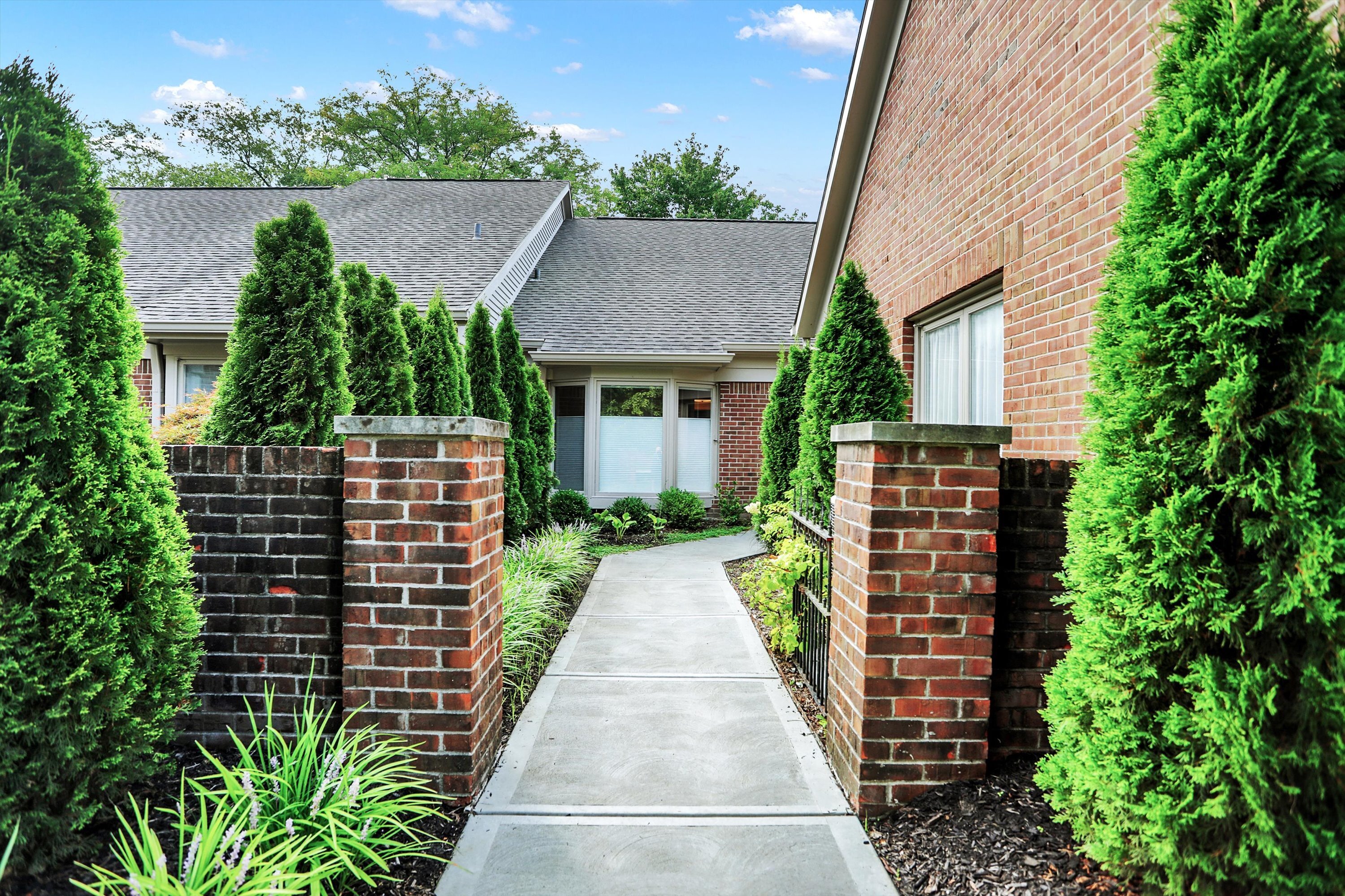 8573 Olde Mill Trace Indianapolis, IN 46260 - Photo 5 of 63