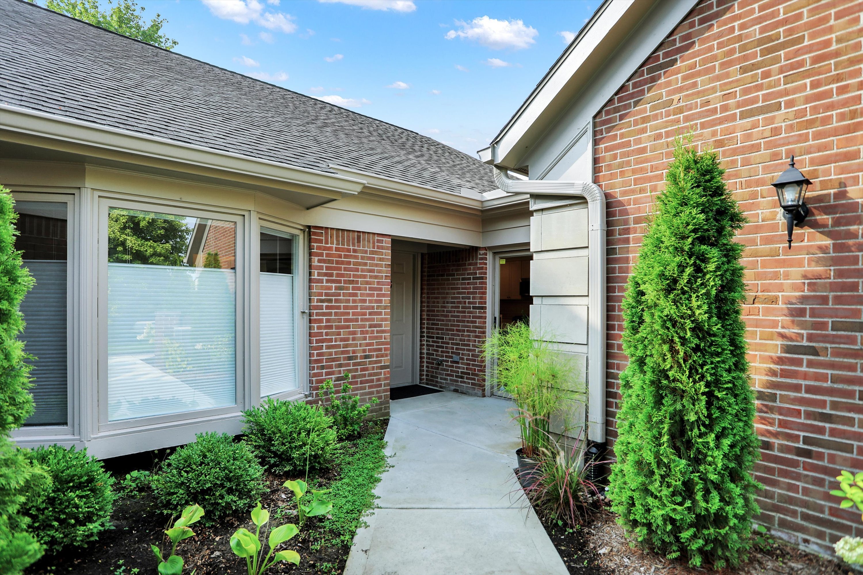 8573 Olde Mill Trace Indianapolis, IN 46260 - Photo 6 of 63