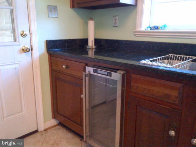 42649 Waxpool Road Ashburn, VA 20148 - Photo 2 of 10 Kitchen