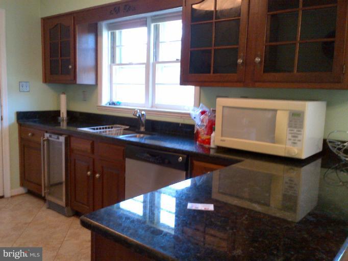 42649 Waxpool Road Ashburn, VA 20148 - Photo 3 of 10 Kitchen
