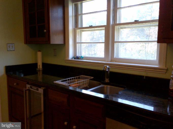 42649 Waxpool Road Ashburn, VA 20148 - Photo 8 of 10 Kitchen