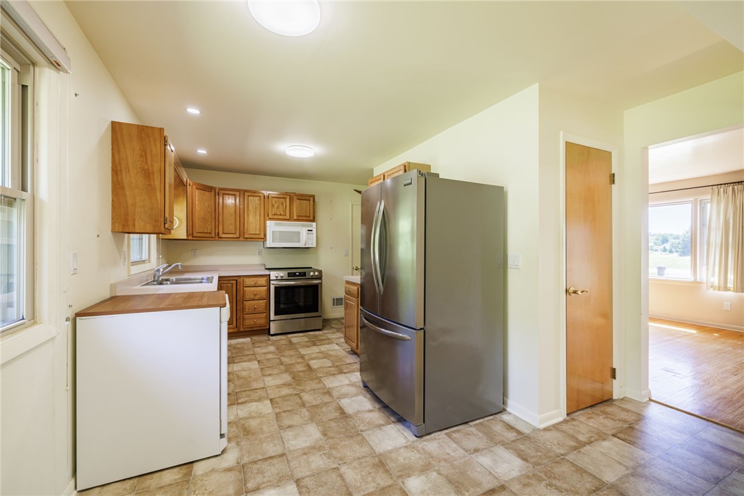 1254 Shoecraft Road Penfield, NY 14580 - Photo 11 of 25