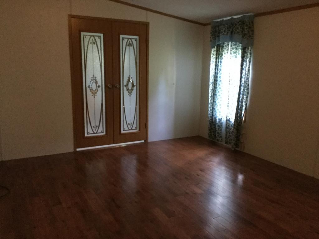 21645 Tranbarger Road Bristol, VA 24202 - Photo 12 of 25 Huge Master Bedroom