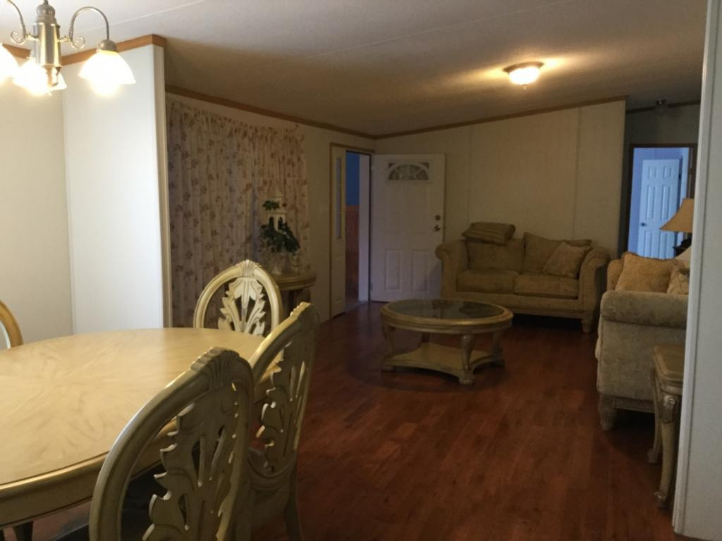 21645 Tranbarger Road Bristol, VA 24202 - Photo 18 of 25 Another View of LivRoom Din