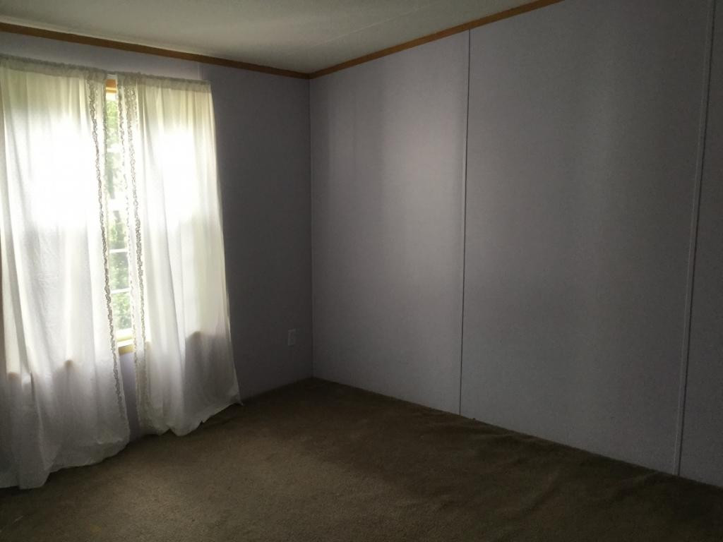 21645 Tranbarger Road Bristol, VA 24202 - Photo 19 of 25 Another Bedroom