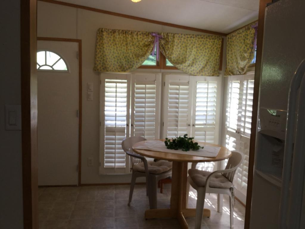 21645 Tranbarger Road Bristol, VA 24202 - Photo 5 of 25 Small Dining AreaOff Kitchen