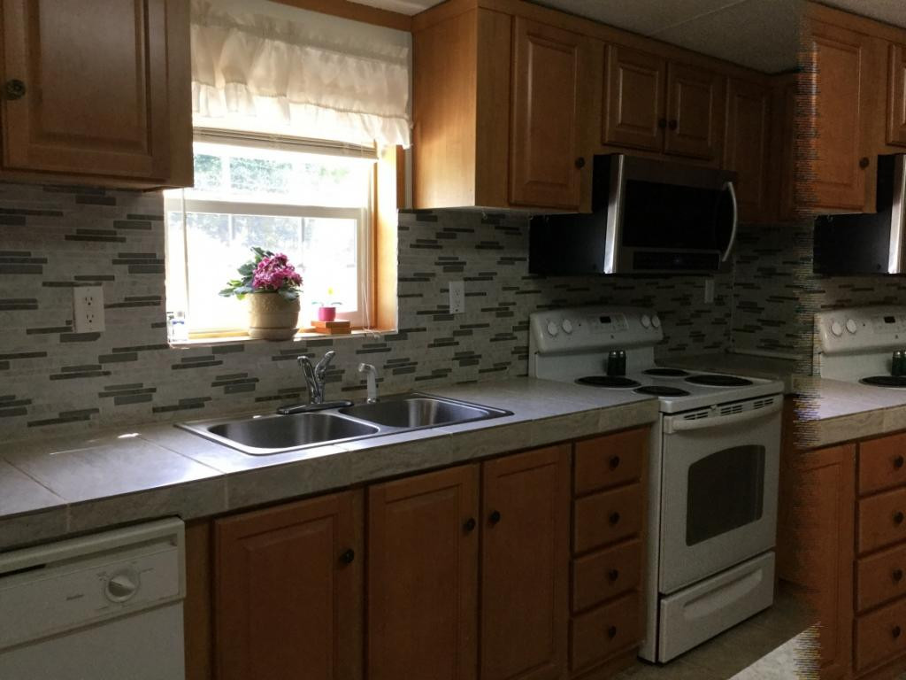 21645 Tranbarger Road Bristol, VA 24202 - Photo 7 of 25 Large Kitchen