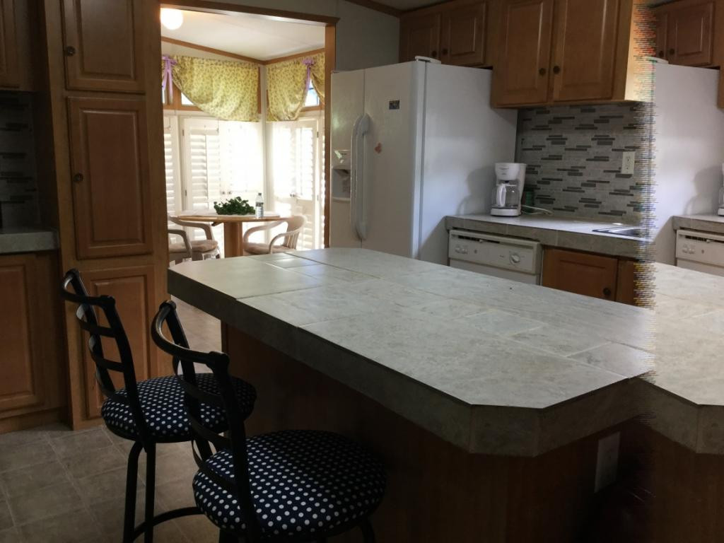 21645 Tranbarger Road Bristol, VA 24202 - Photo 8 of 25 Kitchen Island