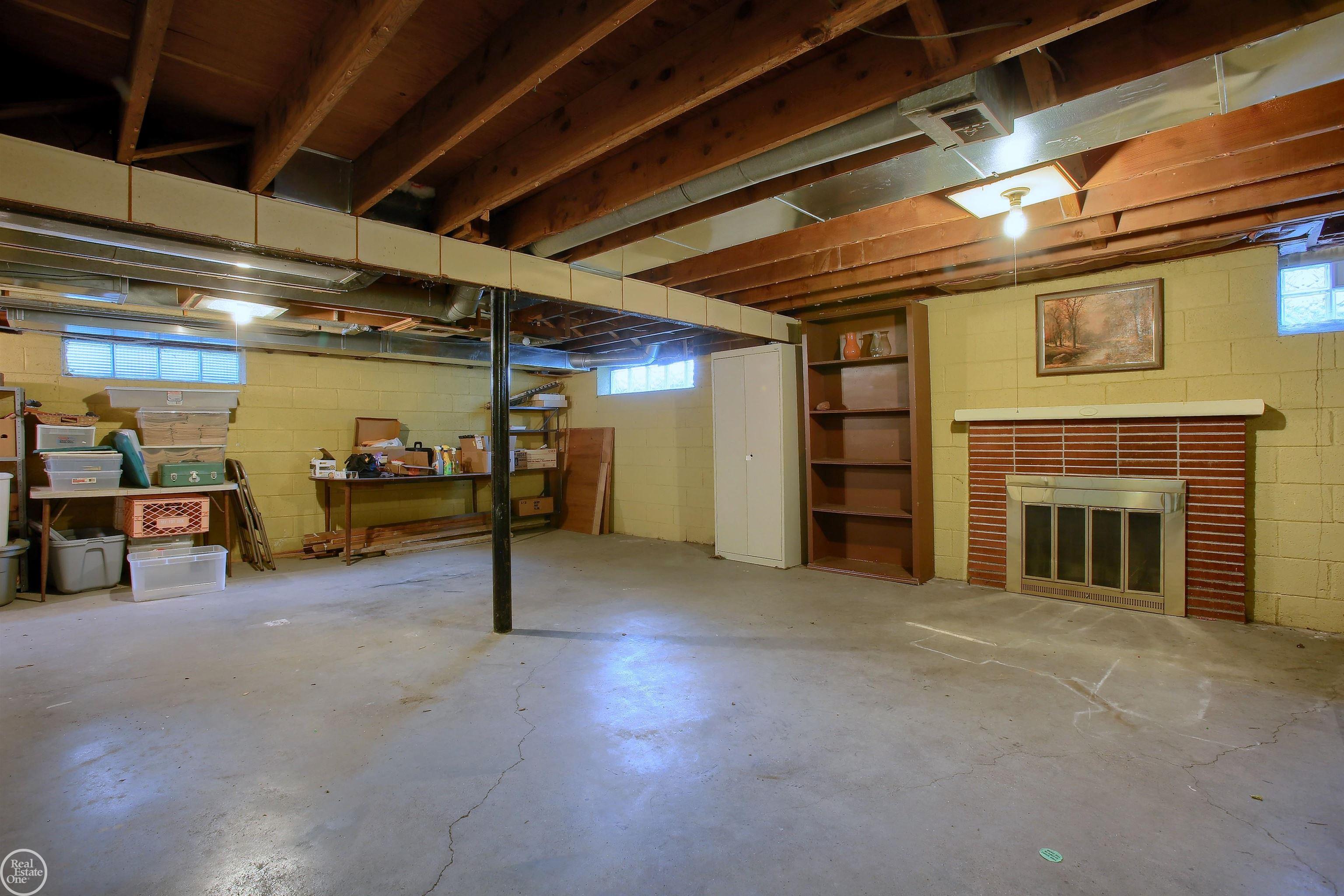 1242 Hawthorne Road Grosse Pointe, MI 48236 - Photo 24 of 32 50101939-23.JPG