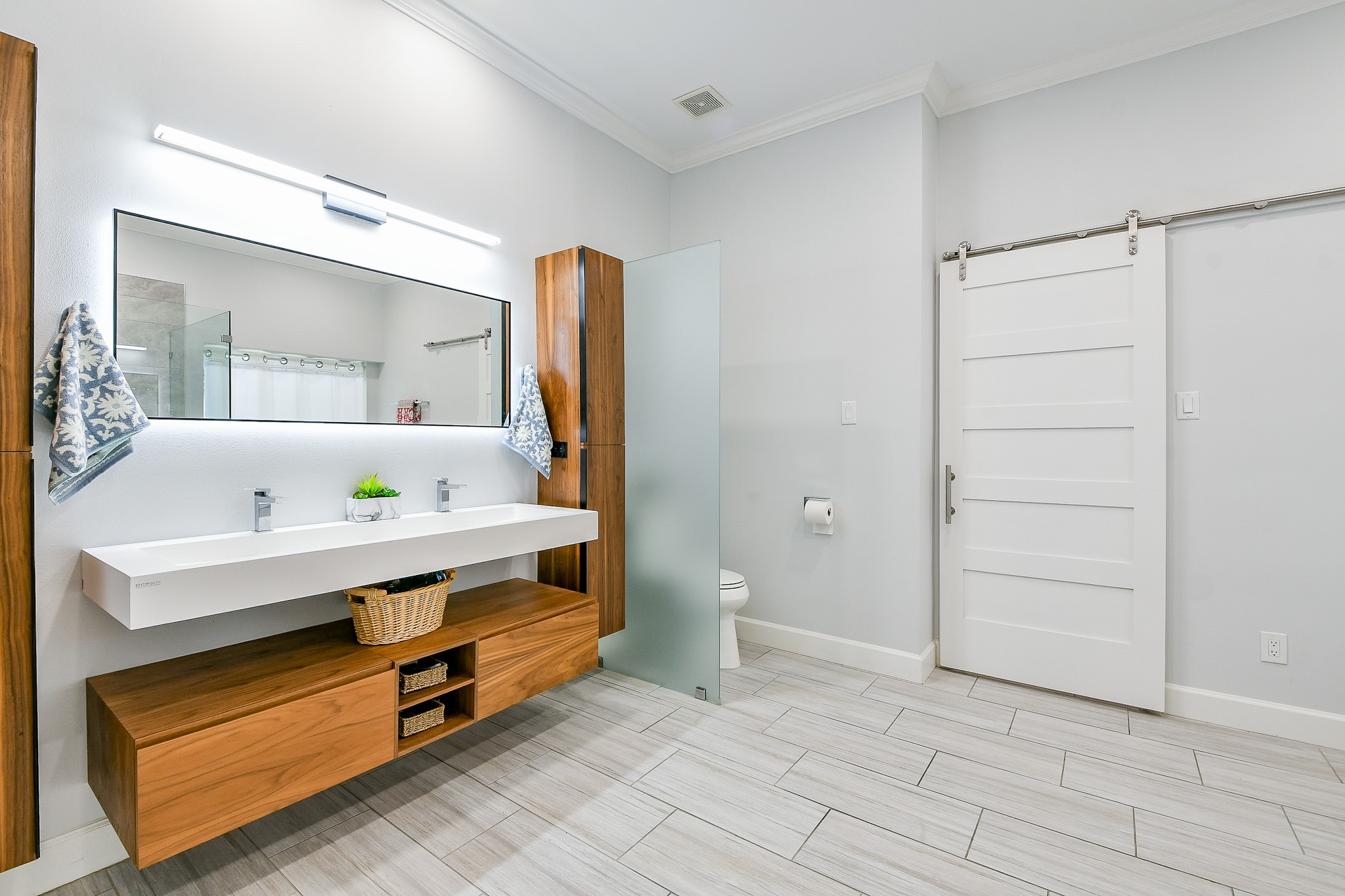 2442 Chimney Rock Road Houston, TX 77057 - Photo 29 of 50 a view of room with closet and fan