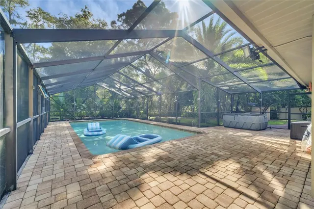 a view of a backyard