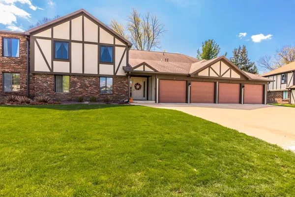 $152,500 | 27 Brandywine Court, Unit 27, Bloomington, IL 61704