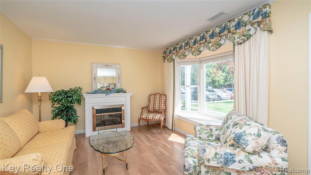1034 Larson Court Rochester Hills, MI 48307 - Photo 2 of 15